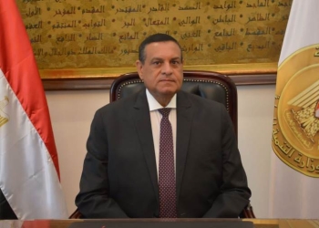 وزير التنمية المحلية يتابع مع محافظ القاهرة حادث انهيار عقار حدائق القبة