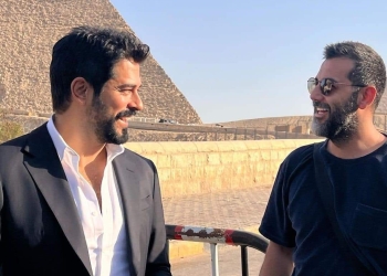 بالصور..النجم التركي “بالى بيك” في أول زيارة له بمصر يبدأ بالأهرامات