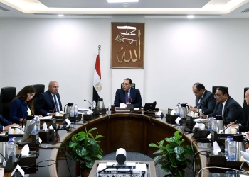 رئيس الوزراء يستعرض إجراءات تعظيم تجارة الترانزيت وإعادة التصدير