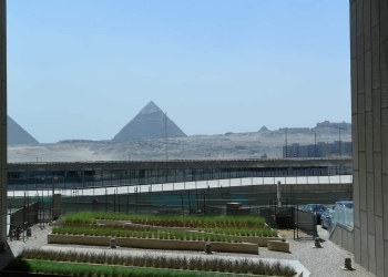 رئيس الوزراء يتفقد سير العمل فى المتحف المصرى الكبير