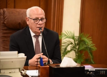 محافظ بورسعيد : البدء  فى حفر وصب القواعد فى مدخل الحزام الآمن طريق بورسعيد المطرية من مدخل المحور