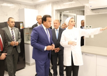 وزير الصحة يفتتح أول معمل متكامل للتحاليل الباثولوجية والجينية في مصر