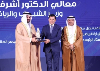 أشرف صبحي يفوز بجائزة عيسى بن على آل خليفة لرواد العمل التطوعي بالبحرين