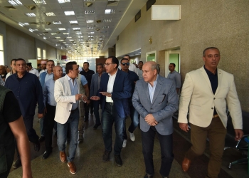 رئيس الوزراء يتفقد منفذ طابا البري