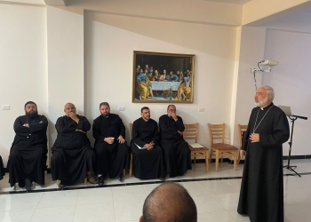 مطران كاثوليك المنيا يترأس “الرياضة الروحية” لكهنة الإيبارشية