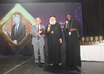 «سيمفوني» يكرم يوسف سيدهم ويشيد بدور مؤسس «وطني» أنطون سيدهم