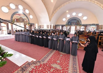رهبنة ١٦ راهبة من أربعة أديرة بيد البابا تواضروس