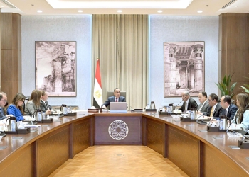 رئيس الوزراء يتابع موقف توافر السلع الأساسية ومستلزمات الإنتاج..وموقف برنامج الطروحات