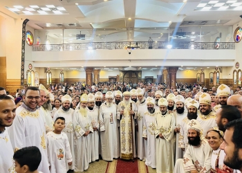 بالصور.. أسقف شرق المنيا يترأس لقاء خدام الإيبارشية ويرقي 13 شماسًا