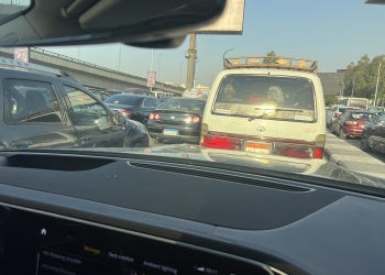 ساويرس يشكو من إزدحام طريق صلاح سالم “غالبا كل المسافرين هتفوتهم الطيارة!!