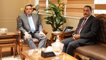 وزير التنمية المحلية يتابع مع محافظ مطروح الملفات التنموية والخدمية
