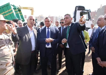 وزير التنمية المحلية يشهد اصطفاف المعدات الهندسية للوقوف علي مدى جاهزية أجهزة المحافظة لمجابهة الكوارث