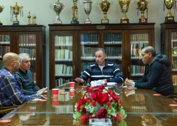 الخطيب يجتمع بالمسئولين عن الكرة في الأهلي لمناقشة تدهور النتائج في الفترة الماضية وحالة التشبع لدى اللاعبين