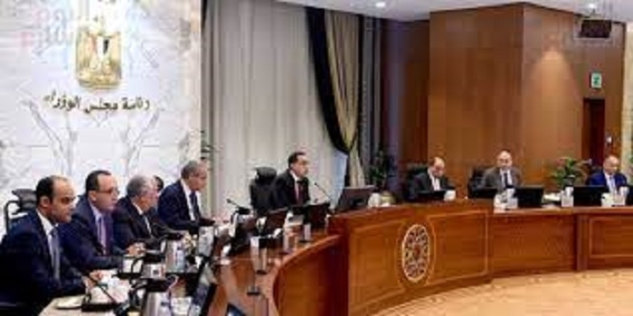 رئيس الوزراء يتابع جهود إعادة هيكلة بنك الاستثمار القومي