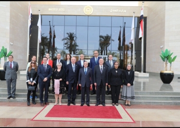 وزيــر العـدل يستقبل رئيسي المحكمتين الدستوريـتين المصـرية والمـجـرية