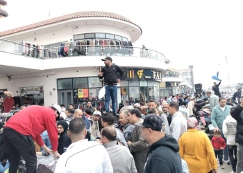 إقبال كبير من زائري بورسعيد ومواطنيها على سوق الأسماك ومول outlet خلال العطلة الأسبوعية