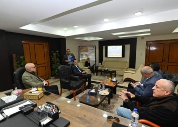 وزير الإسكان يتابع موقف تقنين أوضاع الأراضي.. وتنفيذ أعمال الطرق والمرافق بالمناطق المضافة لمدينة الشروق