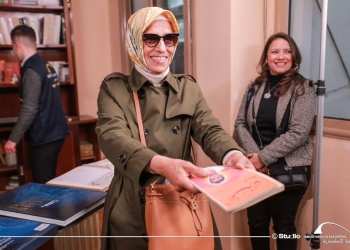 كريمة نجيب محفوظ تهدي مكتبته الخاصة إلى مكتبة الإسكندرية