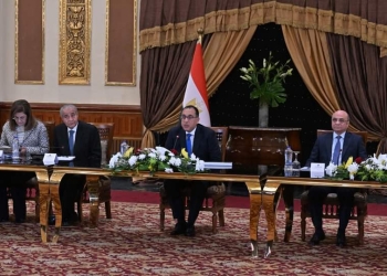 رئيس الوزراء: التوافق مع الغرف التجارية والمصنعين على ضخ كميات كبيرة من السلع في الأسواق خلال هذه الفترة