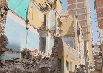 إزالة خطورة داهمة عن عقار يهدد المواطنين غرب الإسكندرية