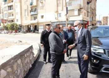 محافظ القليوبية يتفقد تطوير ورصف طريق ابو حشيش ببنها