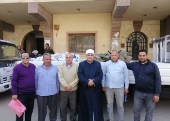الأوقاف توزع 30 طن سلع غذائية من صكوك الإطعام بـ6 محافظات