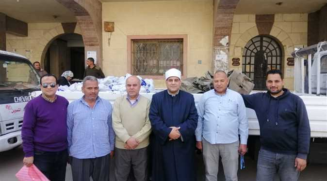 الأوقاف توزع 30 طن سلع غذائية من صكوك الإطعام بـ6 محافظات