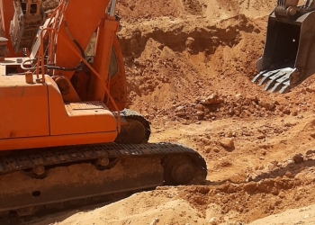 أهالي و أجهزة تنفيذية تواصل محاولات استخراج جثمان “ريان المنيا” بعد إعلان وفاته رسميًا