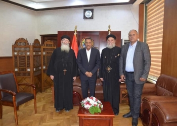 وفد من كهنة إيبارشية البحيرة يزور محافظة مطروح لتقديم التهنئة بعيد الفطر