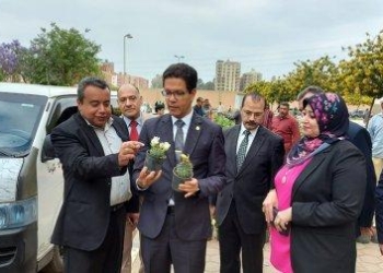 رئيس جامعة بنها يفتتح معرض الزهور الأول احتفالا بأعياد الربيع