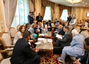 على هامش فعاليات مؤتمر الاستثمار المصري الأوروبي.. وزير النقل يتابع مع نائب رئيس بنك الاستثمار الأوروبى المشروعات المشتركة والجاري تنفيذها