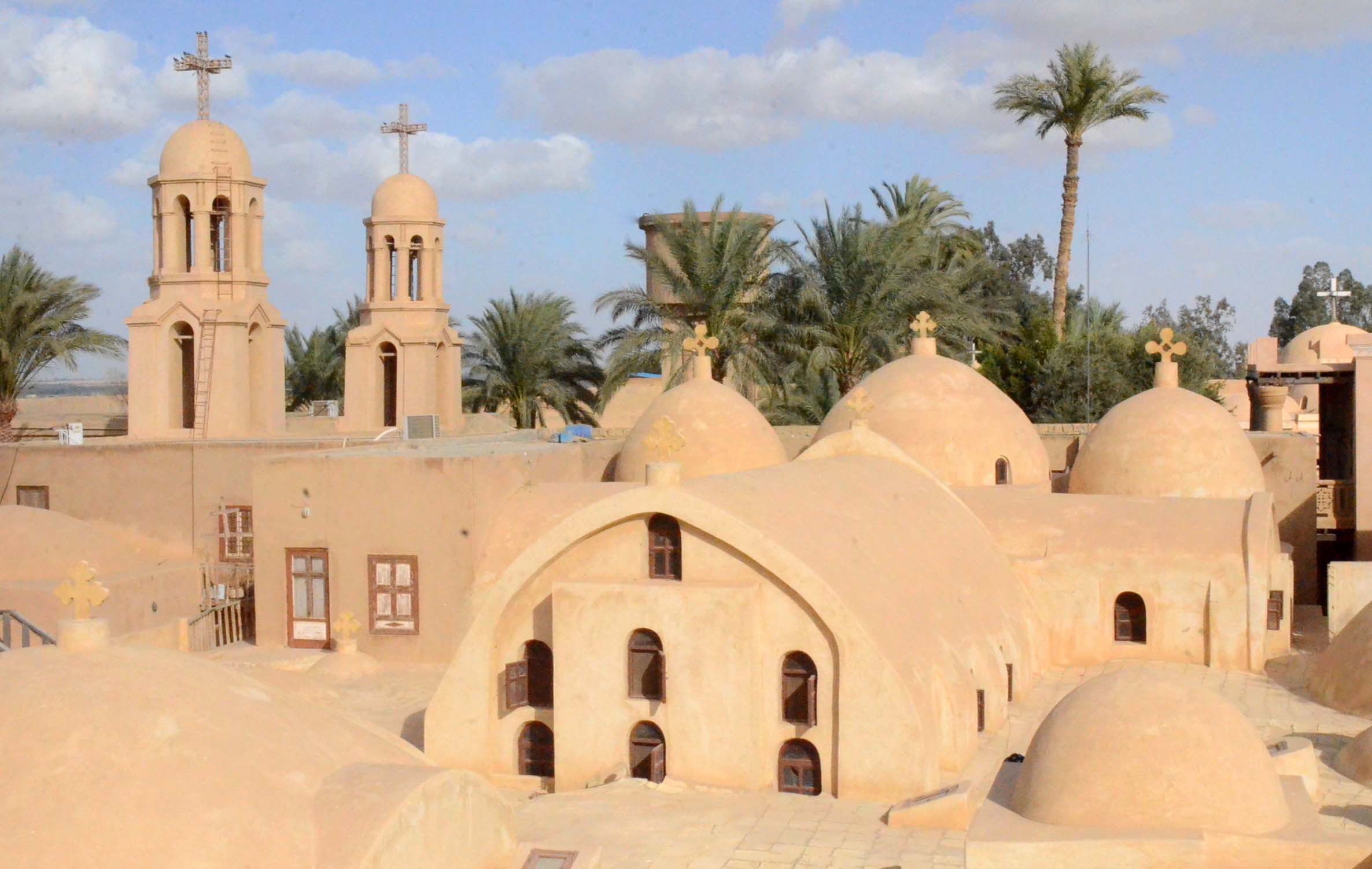 المطران منير حنا يستعيد ذكريات حماية المسلمين للكنائس عام 2013