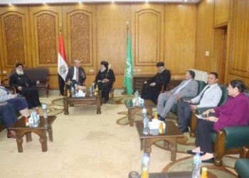 الأنبا مكسيموس مطران بنها وقويسنا يهنئ محافظ القليوبية بعيد الأضحى المبارك