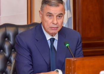 في أولى اجتماعاته مع رؤساء الأحياء ومديري الإدارات وتنفيذي المحافظة  محافظ الإسكندرية: سنعمل على تحقيق نتائج ملموسة على أرض الواقع في كافة الملفات والمشكلات