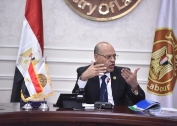 “إنفوجراف” يرصد جهود وزارة العمل في 10 أيام