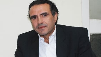 رحيل السياسي محمود العلايلي