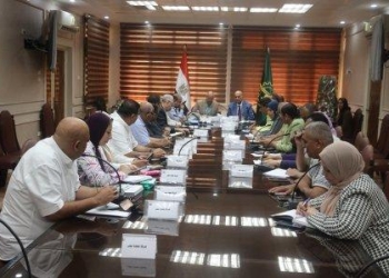 خلال أول إجتماع بشركة نهضة مصر … محافظ القليوبية يُشدد على ضرورة الارتقاء بمنظومة النظافة بمدن شبرا الخيمة