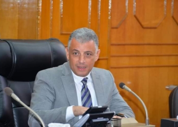 محافظ الإسماعيلية يوجه بوضع تصور عام لحل شكاوى المواطنين من تعريفة التاكسي وإعادة تشغيل مرفق النقل الداخلي