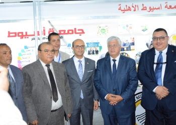 وزير التعليم العالي يفتتح جناح جامعة أسيوط المشارك في فعاليات المعرض التعليمي للجامعات