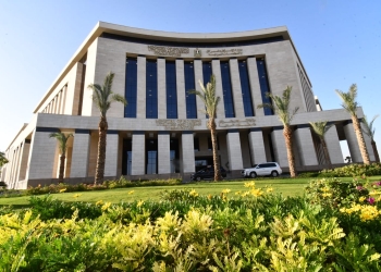 ” الإسكان “: طرح محال تجارية وصيدلية للبيع بالمزاد العلني بمدينتي الشروق والعاشر من رمضان