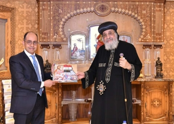 البابا تواضروس يستضيف سفير مصر الجديد لجنوب إفريقيا بالمقر البابوي