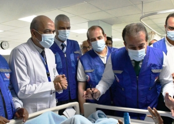 وزير الصحة ومحافظ أسوان يطمئنان على الخدمات الطبية والعلاجية المقدمة لمواطنى المحافظة بالمستشفيات