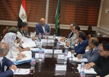 محافظ القليوبية يترأس إجتماع مجلس إدارة المناطق الصناعية لبحث ومناقشة طلبات المستثمرين