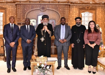 سفير غانا يلتقي مع البابا تواضروس بالمقر البابوي