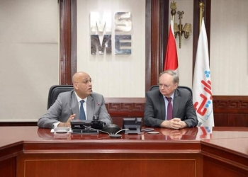خلال استقباله لسفير الاتحاد الأوروبي في مصر.. “رحمي”: ننفذ برامج تنموية كبيرة بالشراكة مع الاتحاد الأوروبي لدعم قطاع المشروعات الصغيرة ونتطلع لتفعيل أوجه التعاون المستقبلي