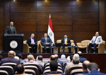 وزير الشباب والرياضة يبحث الفرص الاستثمارية وتسريع وتيرة تطوير الإنشاءات