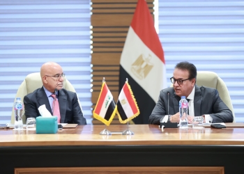 خالد عبدالغفار يبحث مع وزير الصحة العراقي الاستفادة من الخبرات المصرية في إنشاء وتجهيز المستشفيات