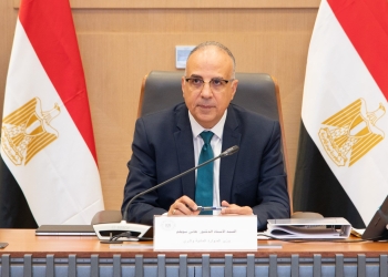 وزير الري يعقد اجتماع اللجنة العليا لتراخيص الشواطئ بحضور محافظي بورسعيد ودمياط ومطروح
