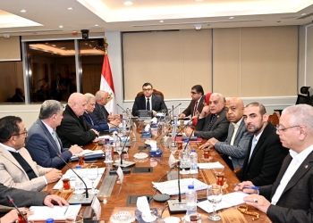 وزير الإسكان يستعرض تقريراً بشأن الحلول والإجراءات التصحيحية اللازمة لمحطة صرف صحى رأس البر بدمياط