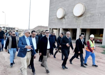 جولة موسعة لوزير الإسكان بمحاور الطرق ووحدات “سكن لكل المصريين” ومشروعات المياه والصرف بمدينة 6 أكتوبر